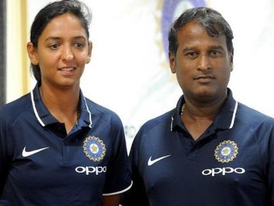 Ramesh Powar with Harmanpreet Kaur Ramesh Powar with Harmanpreet Kaur