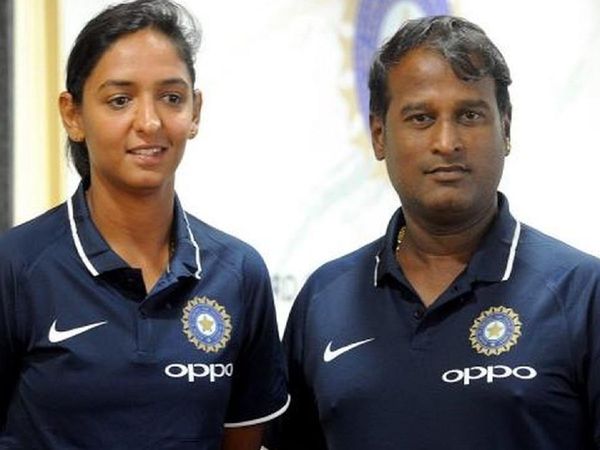 Ramesh Powar with Harmanpreet Kaur