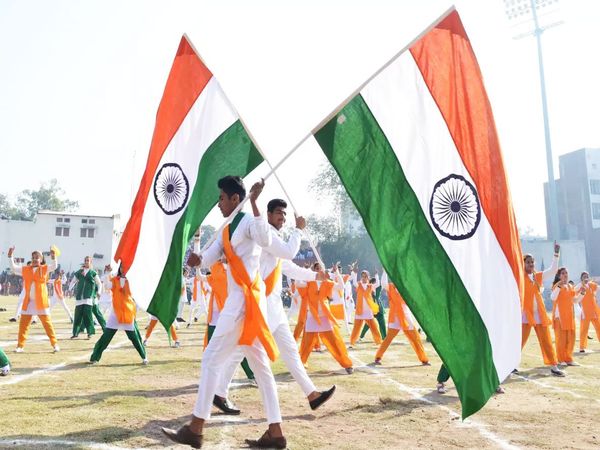 Desh Prem Par Kavitaein Those who study will be absorbed in patriotism