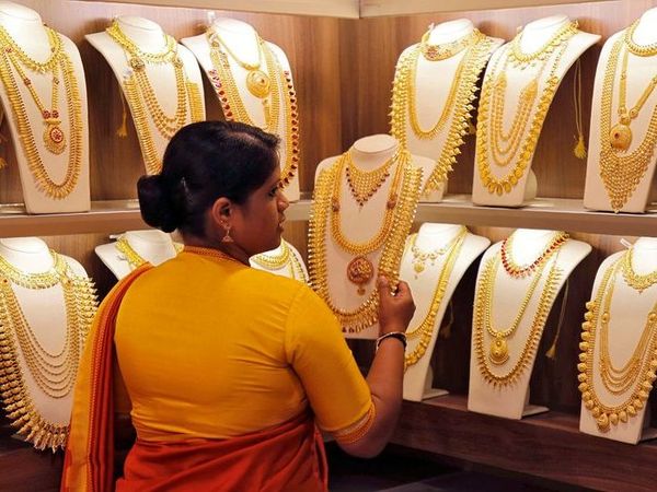 Gold price today rises Rs 454, Silver jumps Rs 751 know 22 carat, 24 carat rates on 06 October 2020 