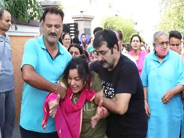 Rahul Bhatt wife govt job 