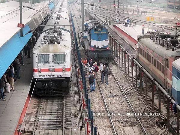 रेल मंत्रालय का नया फरमान, अधिकारियों के चाय खर्च पर लगाया लगाम
