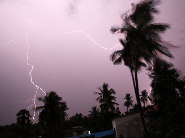 Rain Alert:महाराष्ट्र और दक्षिण भारतीय राज्यों में 'तेज बारिश' और 'हाई टाइड' का अलर्ट