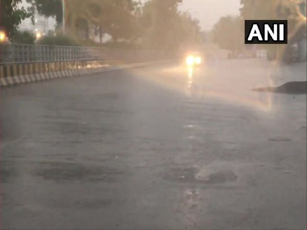  Heavy rain lashes in various parts of Delhi NCR Noida Gurugram latest weather update