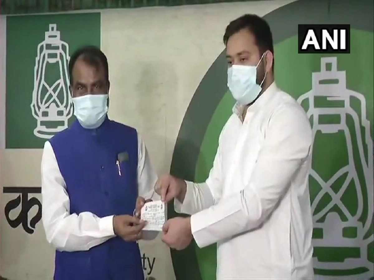 JDU से बर्खास्त होने के बाद बोले श्याम रजक ने थामी 'लालटेन', तेजस्वी ने दिलाई RJD की सदस्यता
