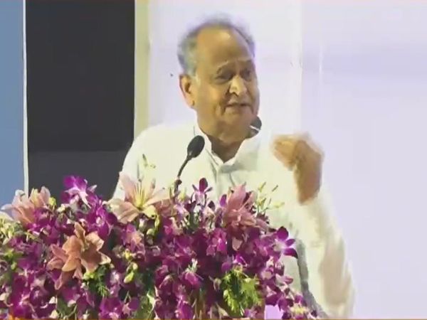 The atmosphere of the country is worrying, PM should speak against violence, CM Ashok Gehlot said in the presence of CJI and Law Minister