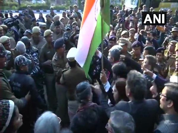 Jamia firing People protesting outside Raj Ghat against CAA and NRC have been detained by the Police