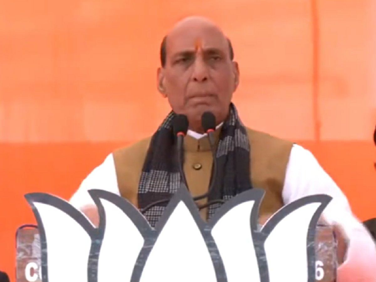 चुनावी जनसभा में राजनाथ सिंह के निशाने पर रहे राहुल गांधी, बोले- मैंने रक्षा मंत्री होने के बावजूद मैंने जवाब नहीं दिया क्योंकि...