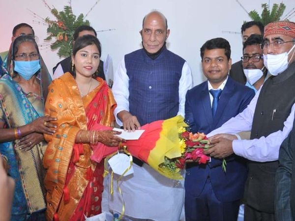 Ghazipur Defence Min Rajnath Singh attended marriage function of Dr Brijendra,whose education was supported by him