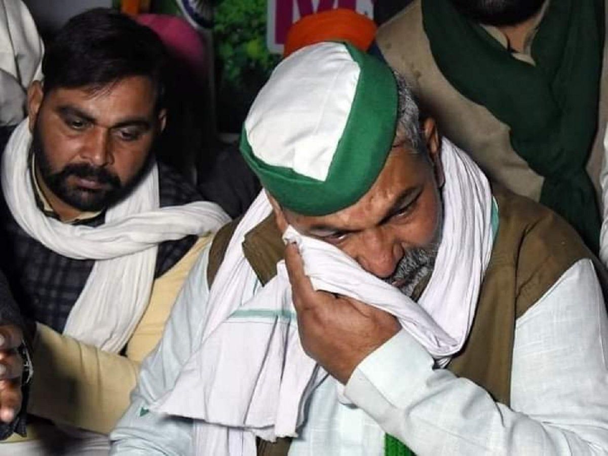 रातभर थाने के बाहर प्रदर्शन करते रहे राकेश टिकैत और किसान, लेकिन नहीं निकल सका कोई हल