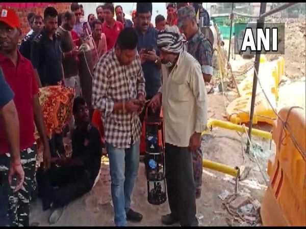 Chhattisgarh Efforts to save the boy who fell in the borewell continue for the last 43 hours now the rescue is running by robot
