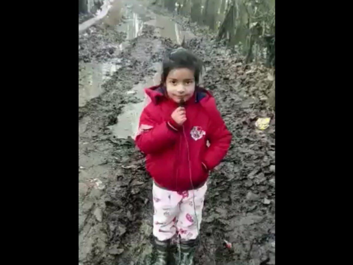 Viral Video: कश्मीर की नन्ही बच्ची ने धांसू रिपोर्टिंग से मचाया धमाल, बड़े-बड़े दिग्गज हुए कायल