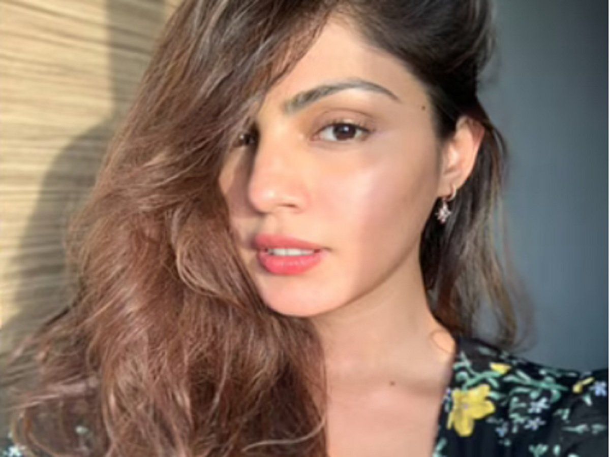 Rhea Chakraborty: रिया चक्रवर्ती का बैंक खाता हुआ डीफ्रीज, कोर्ट ने दिए गैजेट्स लौटाने के आदेश