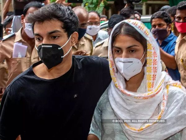 Bombay High Court adjourns hearing in bail pleas of Rhea Chakraborty and her brother Showik for 29th September