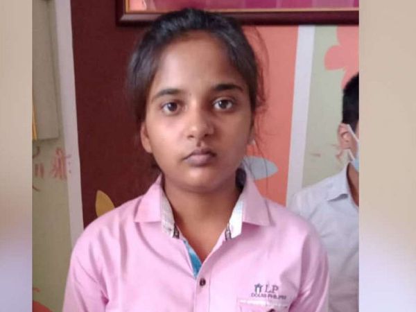 up board 10th topper Ria jain says want to become a English teacher