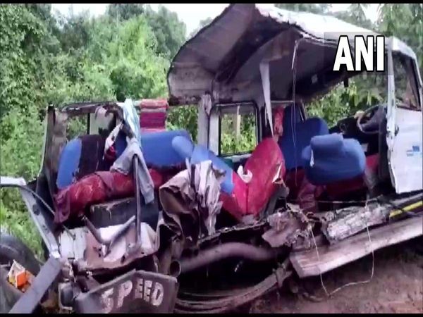 Seven people died after their vehicle hit a tree at Nigadi, Dharwad in Karnataka