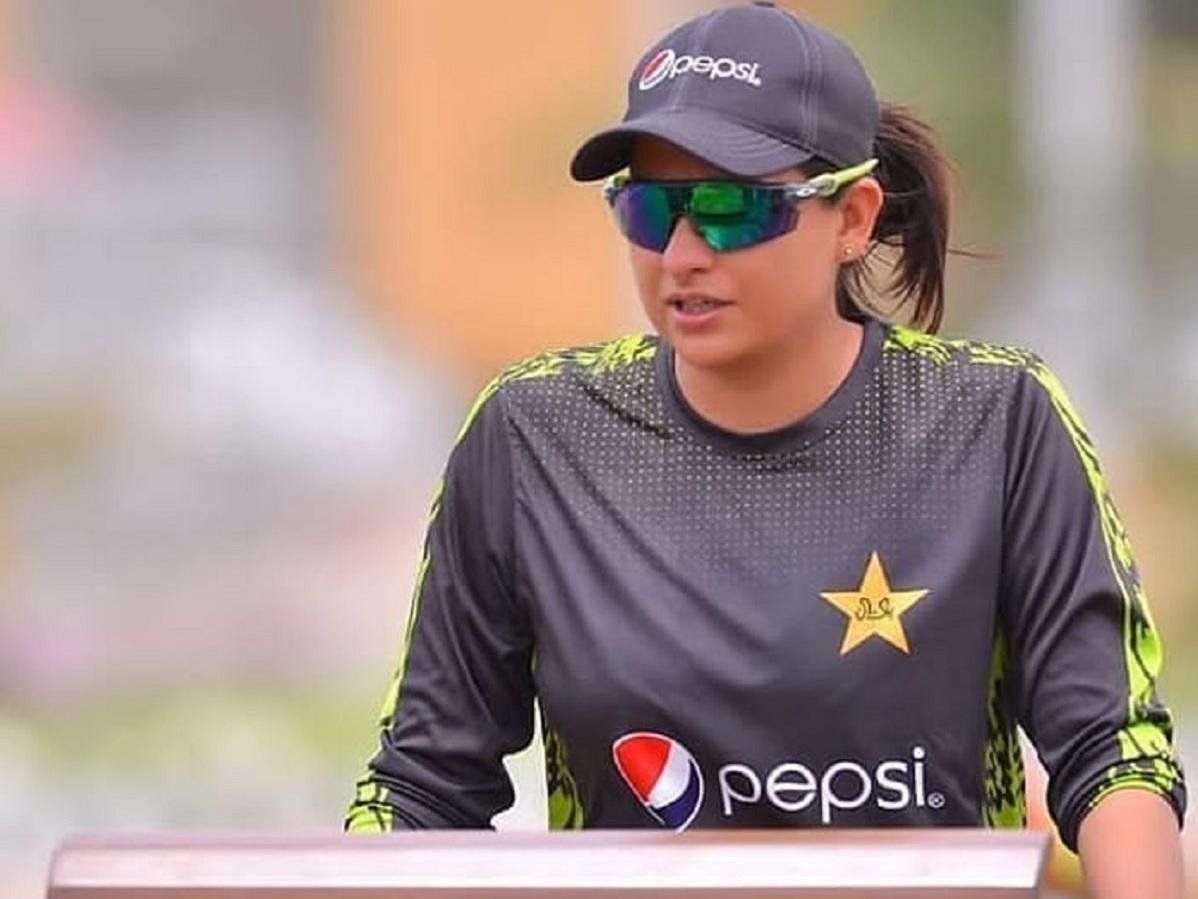 Sana Mir photos खेल से ज्यादा इस पाकिस्तानी महिला क्रिकेटर की खूबसूरती के रहे चर्चे, देखिए