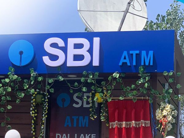 Good news for tourists, SBI ATM opened on houseboat in Dal Lake, Srinagar