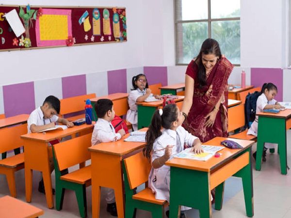 private schools have to pay gratuity to teachers who retired after 1997