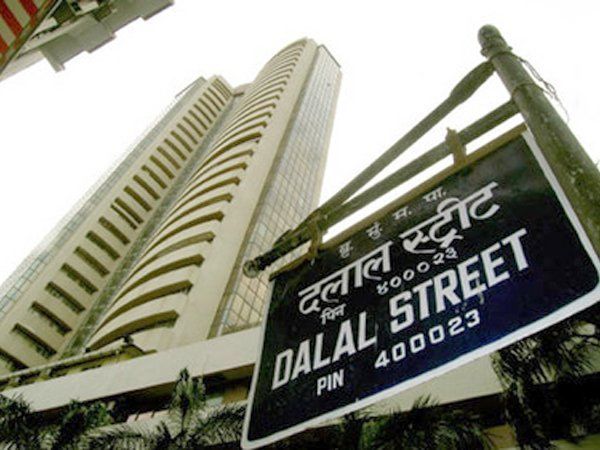 Stock Market Closing: निवेशकों के 2.39 लाख करोड़ डूबे, सेसेंक्स में 861.25 तो निफ्टी में 246 अंक की गिरावट