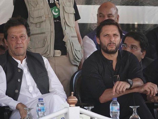 Shahid Afridi with Imran Khan