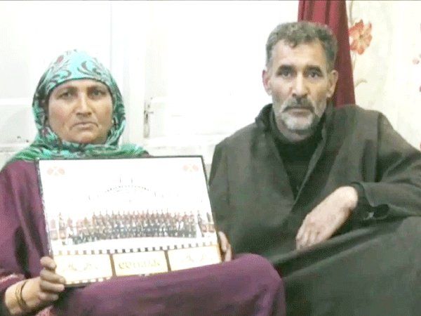 A father Manzoor Ahmad Wagay is searching for missing soldier son Shakir Manzoor in J&K by digging daily for last 8 months