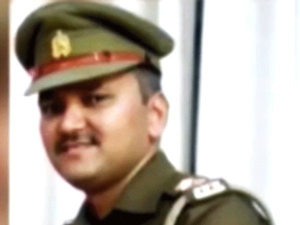 Agra News| goons killed a young police inspecter prashant in agra cm Yogi ordered strict action