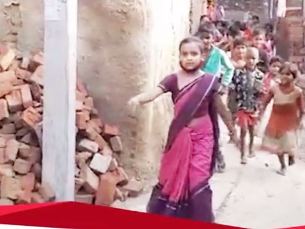 girl skates in saree in Sitapur