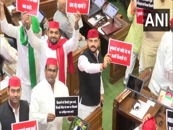 Samajwadi Party MLA's uproar in UP assembly, slogans raised against Yogi government