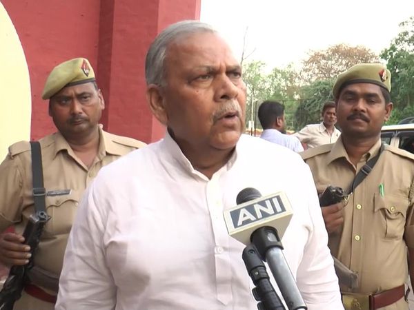 SP MP Sukhram Yadav praised PM Modi and CM Yogi, said this on the question of joining BJP