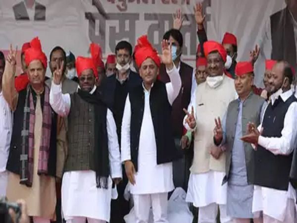 Election Commission sought clarification from SP on violation of rules in Lucknow Office rally