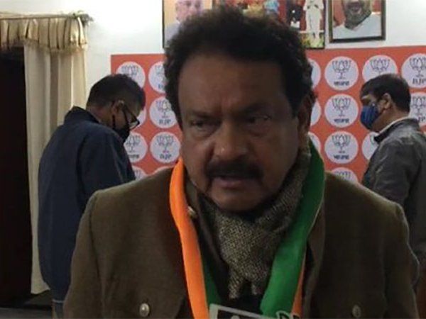 UP Chunav 2022: मैनपुरी के करहल में केंद्रीय मंत्री और बीजेपी प्रत्याशी एसपी सिंह बघेल के काफिले पर हमला