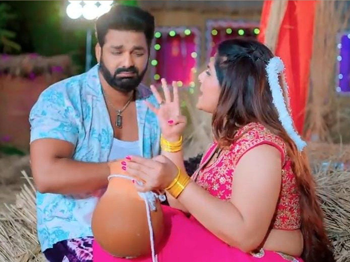 Pawan Singh Saree Se Tadi Shilpi Raj Ft Smrity Sinha Trending Number ...