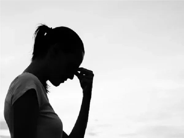 Tired of mother's illicit relationship, daughter commits suicide