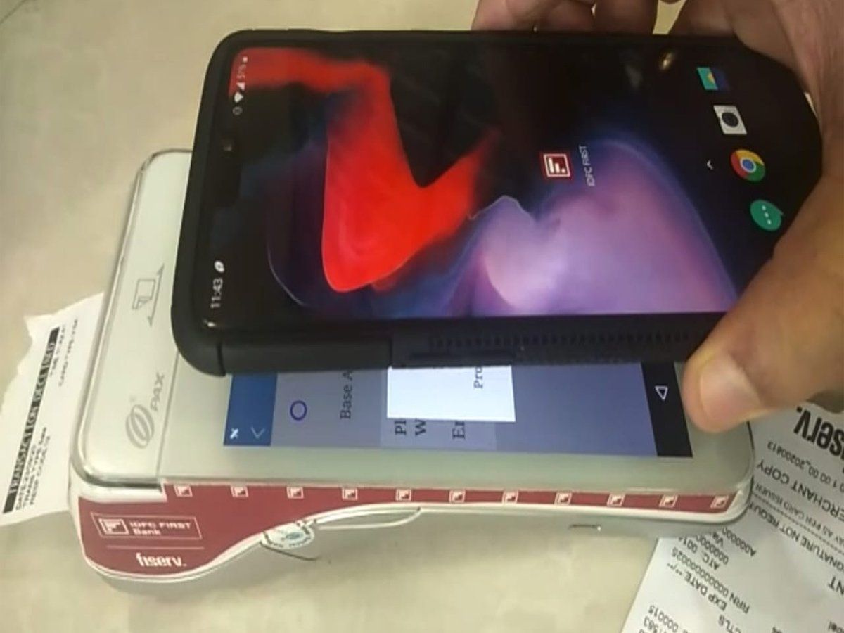 IDFC First Bank ने लॉन्च की कॉन्टैक्टलेस पेमेंट सेवा, SafePay-Phone के जरिए करें भुगतान