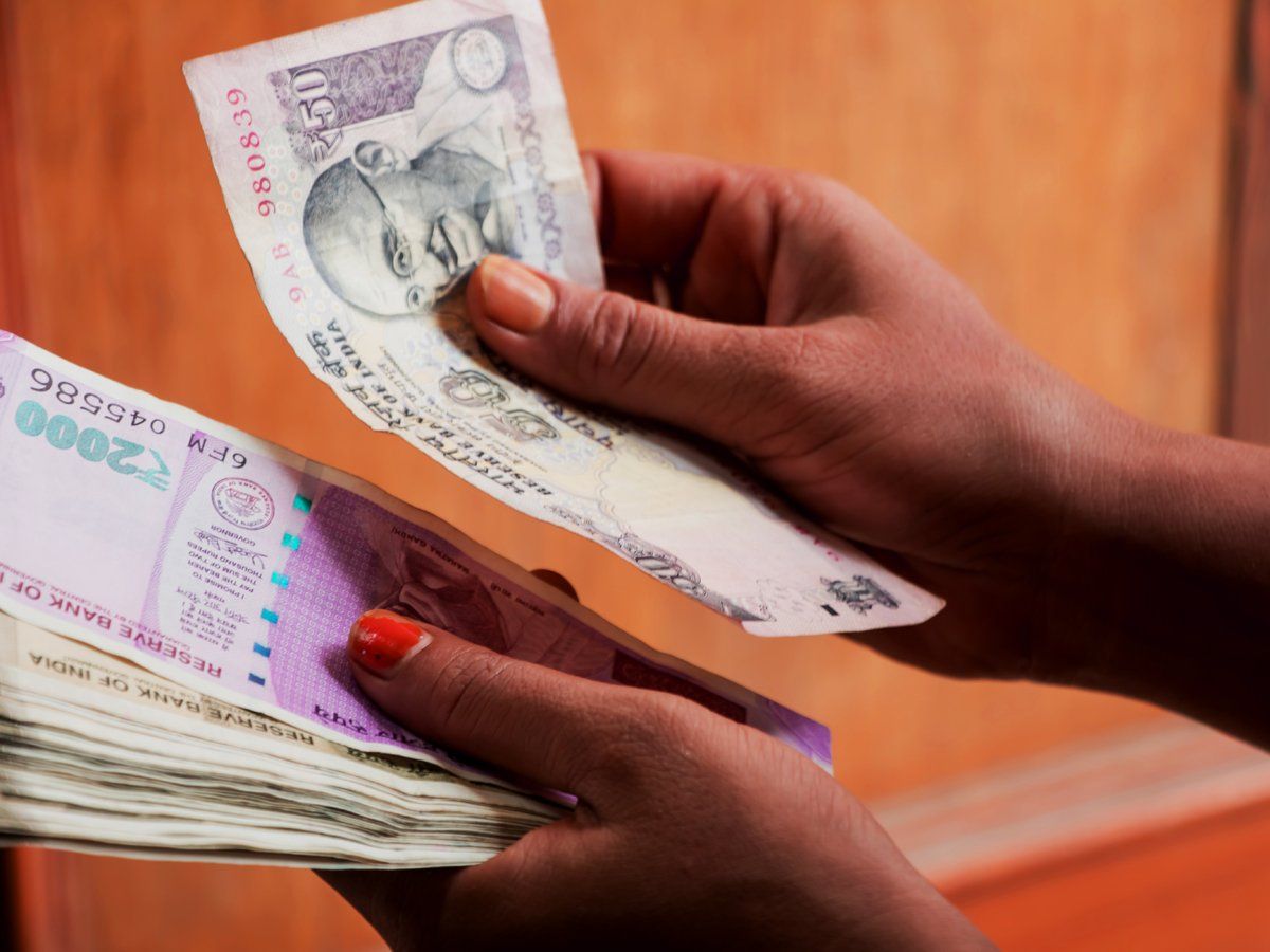 7th pay commission : 1 जुलाई से केंद्रीय कर्मचारियों का बढ़ेगा वेतन, जानिए कैसे और कितना होगा इजाफा