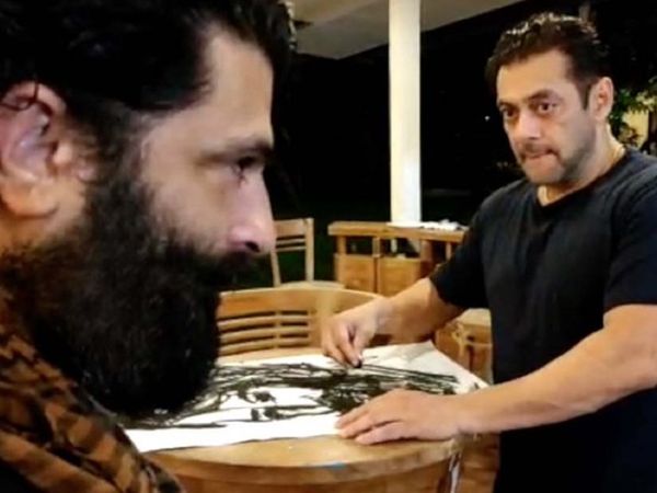 Salman Khan paint Haider Khan