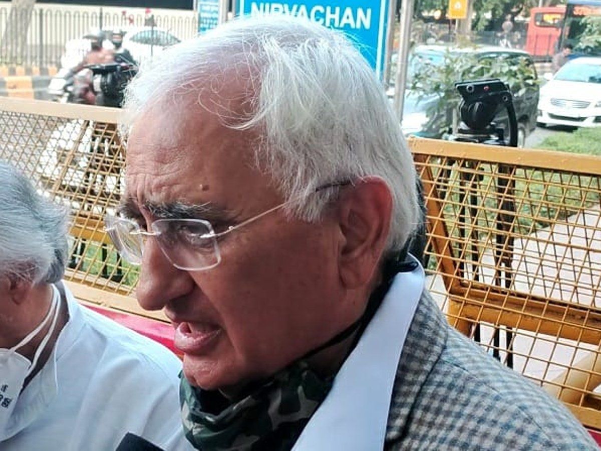 ऑपरेशन गंगा पर सलमान खुर्शीद ने उठाए सवाल, प्रचार कम करें, वॉर जोन से छात्रों को निकालें