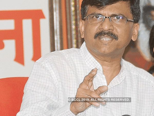 Sanjay Raut says Modi is there to take the resposibltiy of country, people should take care of family 