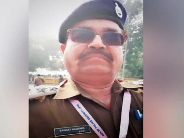Delhi Police Traffic ACP killed in a road accident while on duty