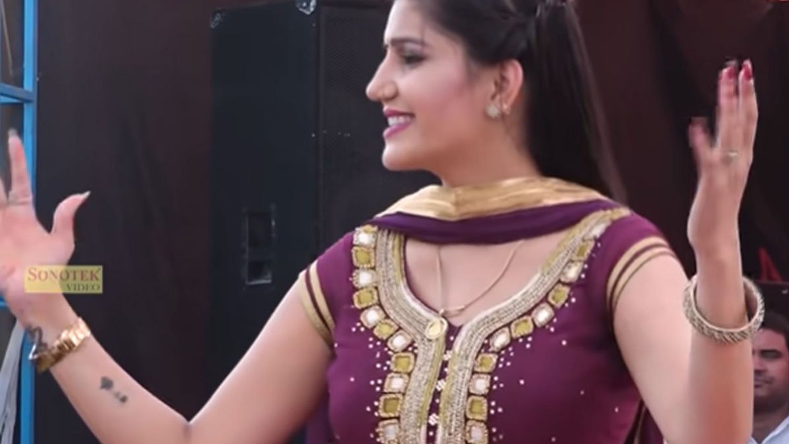 Sapna Choudhary Dance on haryanvi gana kabootri watch video