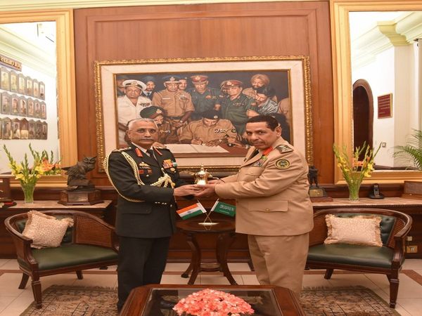 Top Commander of Saudi Land Forces calls on Army chief Naravane, background picture heals Pakistan's wounds