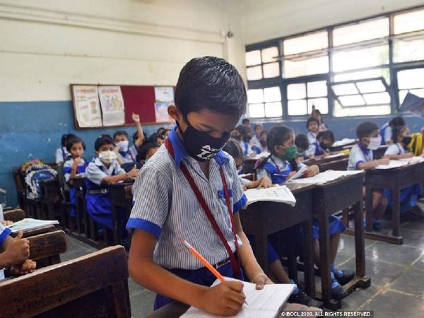 There is a holiday in 100 schools of Katihar, Bihar on Friday class runs on Sunday