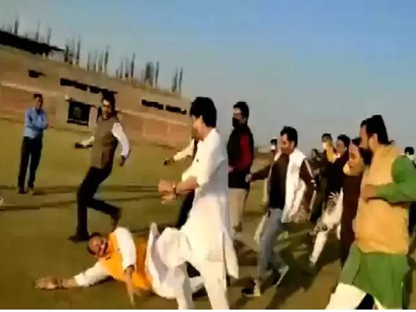 Gwalior Netaji falls while running with Union Minister Jyotiraditya Scindia