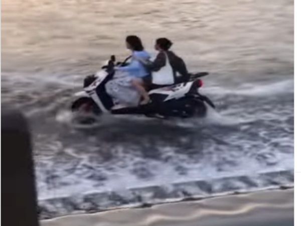 girl drives scooty in the middle of the river Video Goes Viral