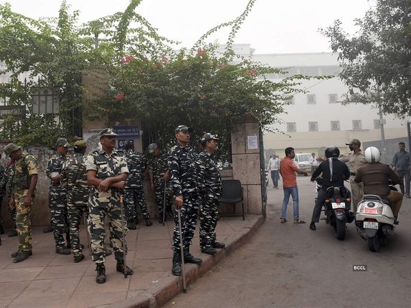 Jharkhand Security forces resort to lathi-charge to disperse crowd in Ranchi's containment zone
