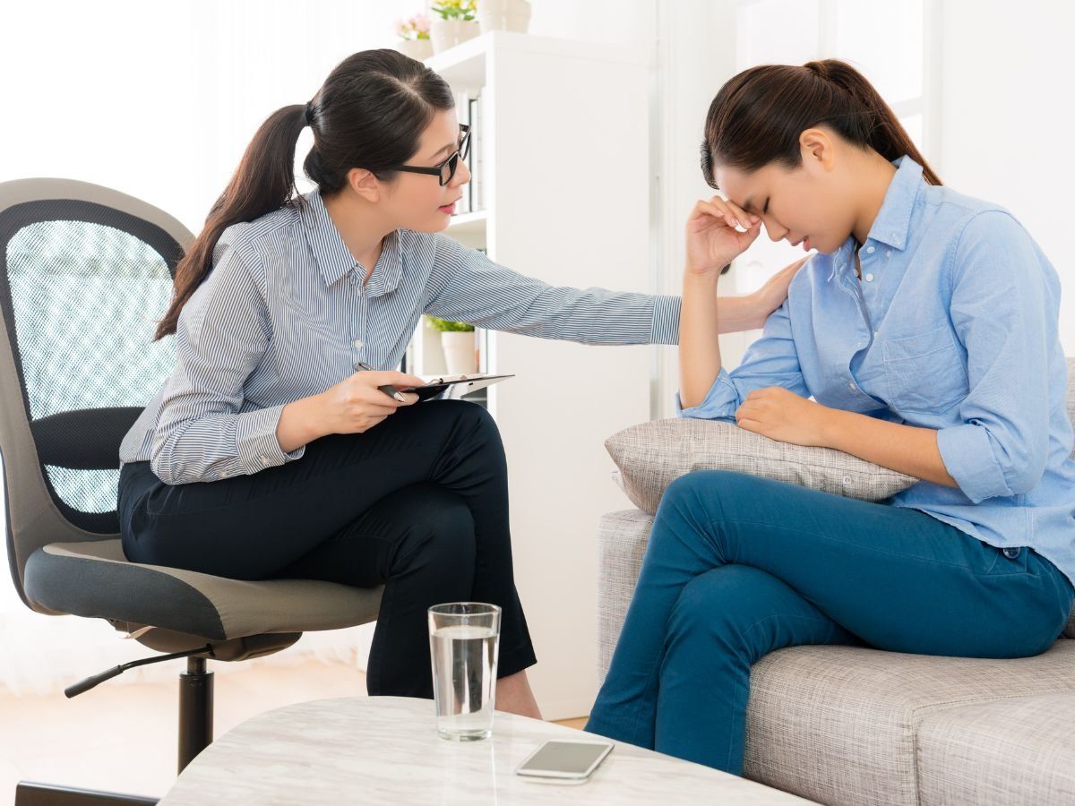 Sexual Problems: शरीर में दिखें ये लक्षण तो हो सकती हैं यौन जनित बीमारी, तुरंत करें संपर्क
