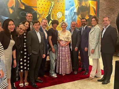 Shah Rukh Khan Hosts Diplomats, Shah Rukh Khan With Consul Generals Of Different Countries Shah Rukh Khan Hosts Diplomats, Shah Rukh Khan With Consul Generals Of Different Countries