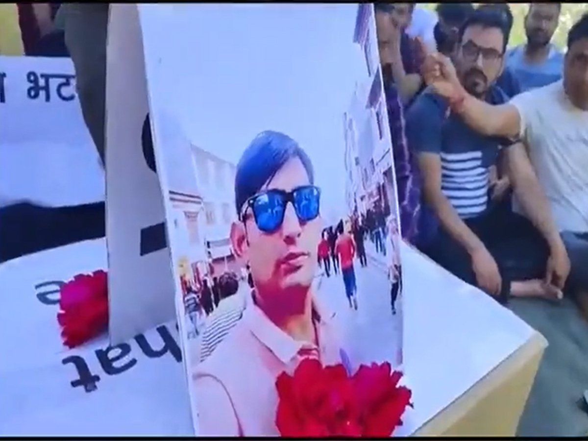 राहुल भट की स्मृति में 'शेखपोरा प्रवासी कॉलोनी' बडगाम का नाम बदलकर रखा 'शहीद राहुल भट पंडित कॉलोनी'