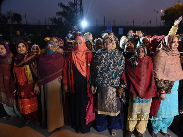 शाहीन बाग की महिलाओं का हटने से इनकार